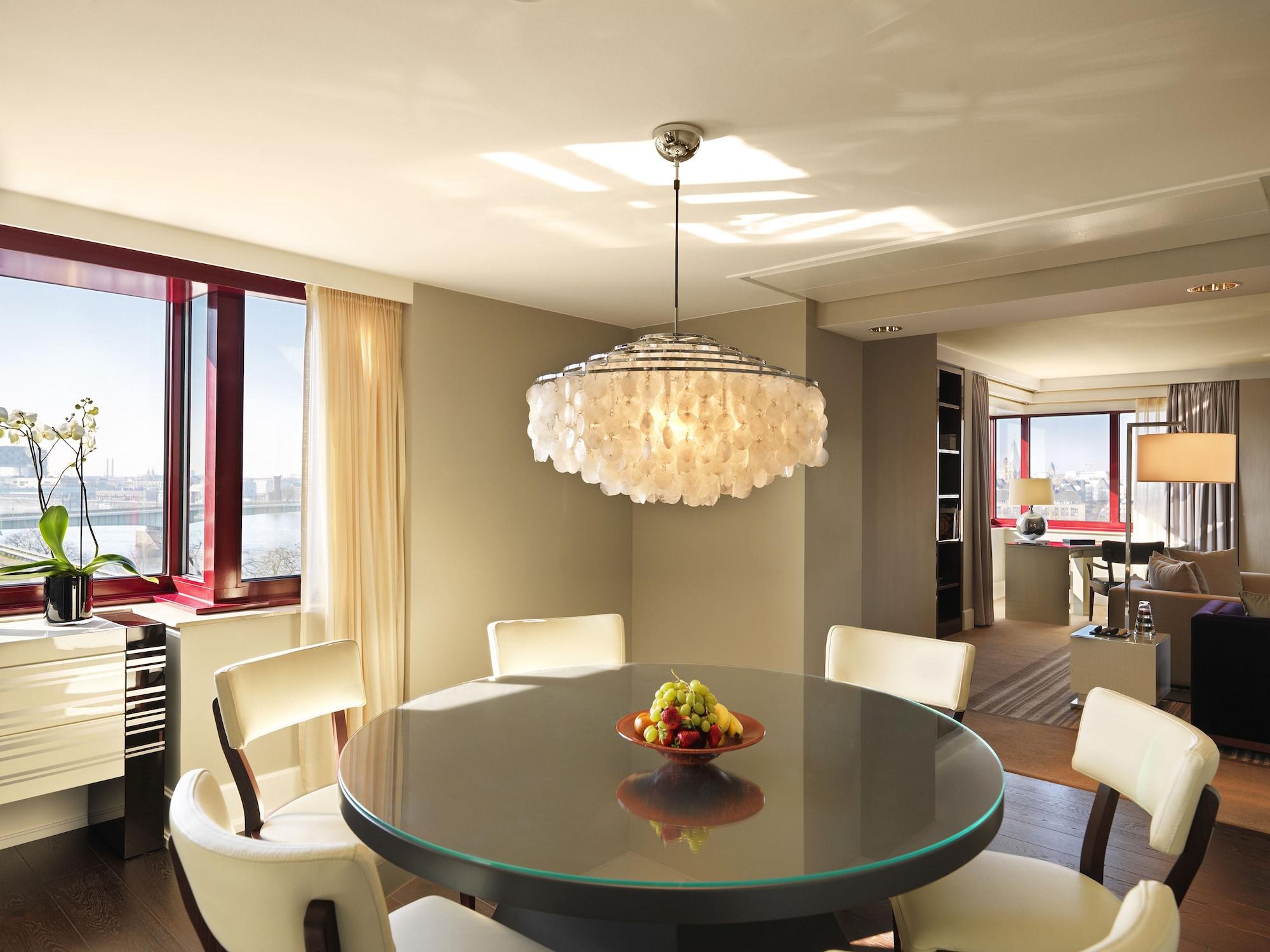 Hyatt Regency 5* Kolonia